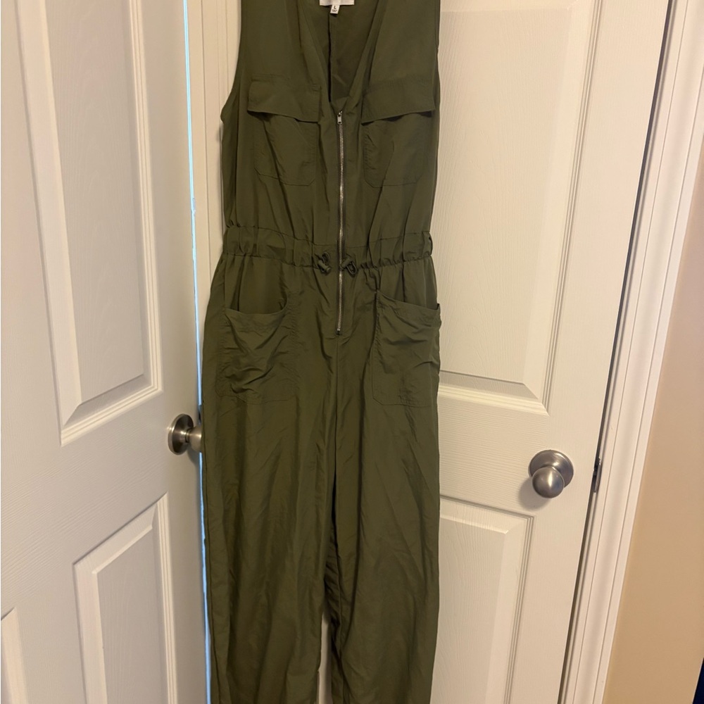 Elegant Olive Green Zip-Front Jumpsuit